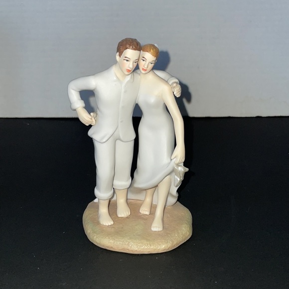 Wedding Cake Topper Bride Groom Embrace On The Beach Wedding Anniversary Decor - Picture 2 of 8